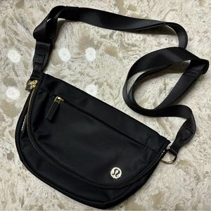 Lululemon all night festival bag 2L black and gold